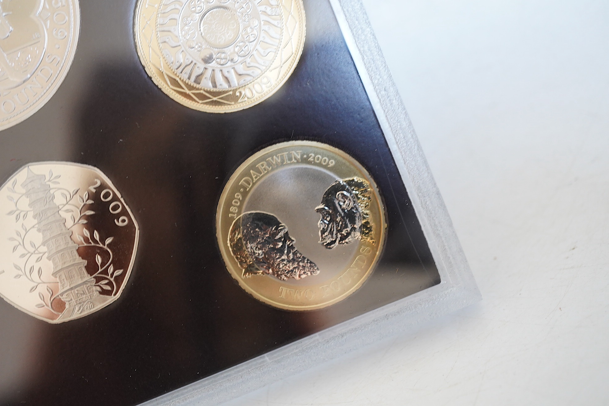 Elizabeth II proof coins, 2009 proof coin set, including the scarce Kew Gardens 50p